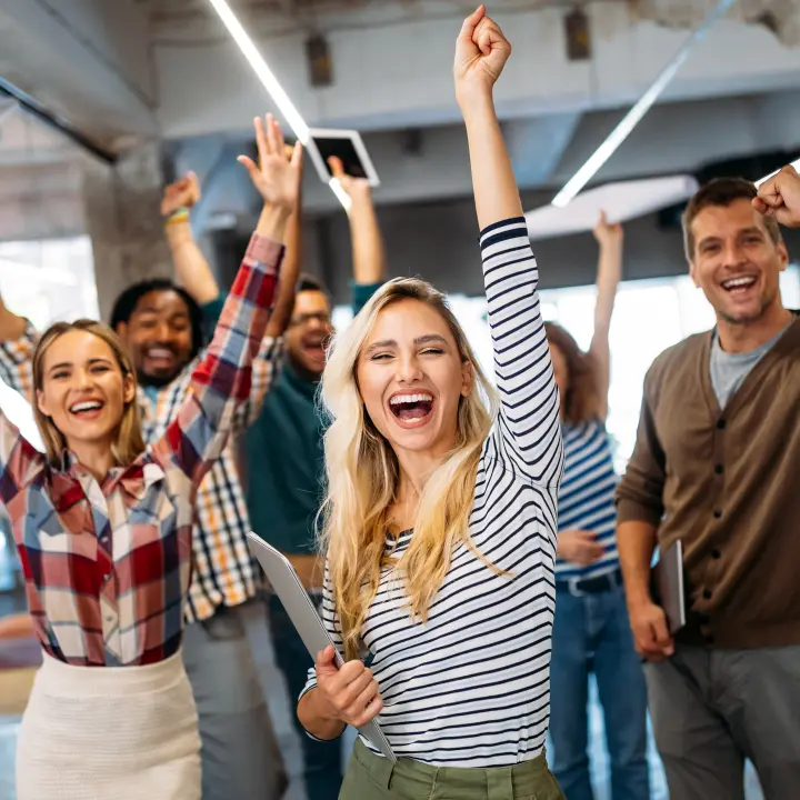 Geldbörse, aus der Münzen fliegen (Copyright: NDABCREATIVITY | stock.adobe.com)