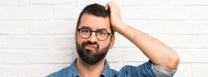 Mann mit fragendem Gesicht